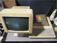 APPLE COMPUTER WITH KEYBOARD