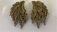 Ledo Leaf clip on earrings