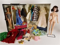 Vintage 1960 Barbie, Midge, clothes & case