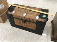 sm trunk, w/tray, leather handle inside