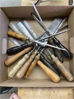 BOX: TWELVE ASS'T CHISELS