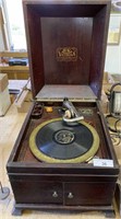 VICTROLA BY VICTOR TALKING MACHINE CO.