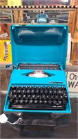 Antique Smith Corona typewriter in Bakelitecase