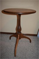 Nice Simple 25" Tall Oak Occasional Table