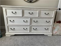 DRESSER