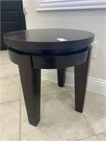 ROUND END TABLE