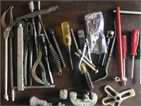 ASSORTED LOT OF GARAGE TOOLS