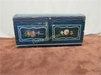 ANTIQUE WOODEN DOME TOP TRUNK: