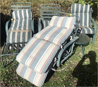 Lot with Outdoor Patio Chairs, Footrest, And End