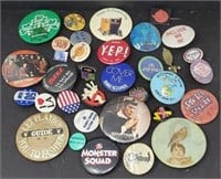 Lot of vintage buttons and pins BC
