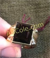 10K Gold Men's Ring w/stone (7.1G