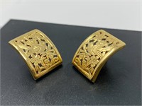 Ming's 14k Gold Earrings