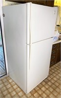 whirlpool refrigerator- needs work