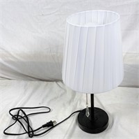 like new- 15in dresser lamp