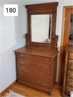 Oak Country Victorian 4-Drawer Dresser