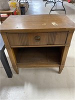 End Table 25x16x25