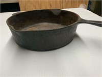 DEEP CAST IRON FRYING PAN