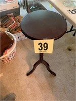 Round Side Table (Rm1)