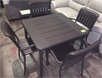 Nardi garden furniture table with 4 chairs