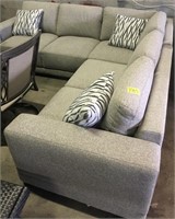 2pc sectional with pillows