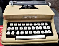 old vintage Tom Thumb child's toy typewriter works