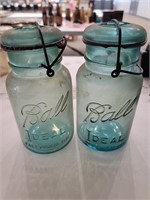 2 ball blue quart jars x2