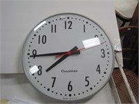 19" electric wall clock WORKS