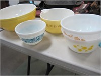 5 pyrex bowls
