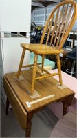 Drop Leaf Table 41x30x30 with 2 chairs