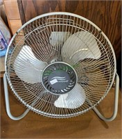 Lakewood floor fan, tested and ran (793)