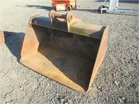 60" Smooth Cleanout Bucket