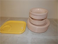 Vintage Set Tupperware Dishes & Rubbermaid