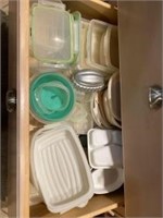 Lots of plastic ware including some Tupperware