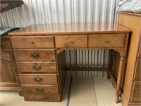 Maple desk. By Ethan Allen. Measures L40x18.5xH30