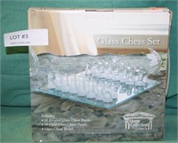 COMPLETE GLASS CHESS SET W/BOX
