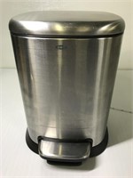 OXO small waste can with Step to open lid