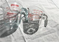 Set of 2 Clear Glass Measuring Cups