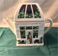 WADE, England/ English Porcelain Teapot