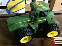 John Deere 2+2 Tractor 1/16th scale