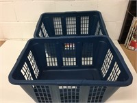 2 Rubbermaid 58l Laundry Baskets