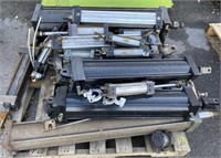 Pallet lot of various size hydraulic cylinders,