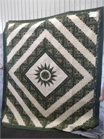 Marina's log cabin pieced quilt (cream/green)