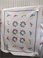 appliqued dainty flowers quilt