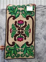 Floral hooked mat