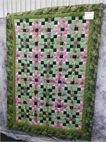 Bear Paws pieced quilt  (greens)