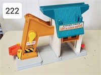 Fisher-Price Play Family Lift & Load Depot
