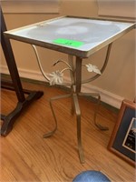 METAL ACCENT / PLANTER STAND