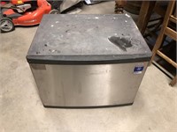 Commercial ice maker
