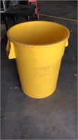 44 gallon plastic trash can with lid