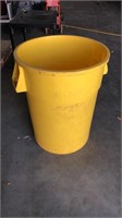 44 gallon plastic trash can with lid